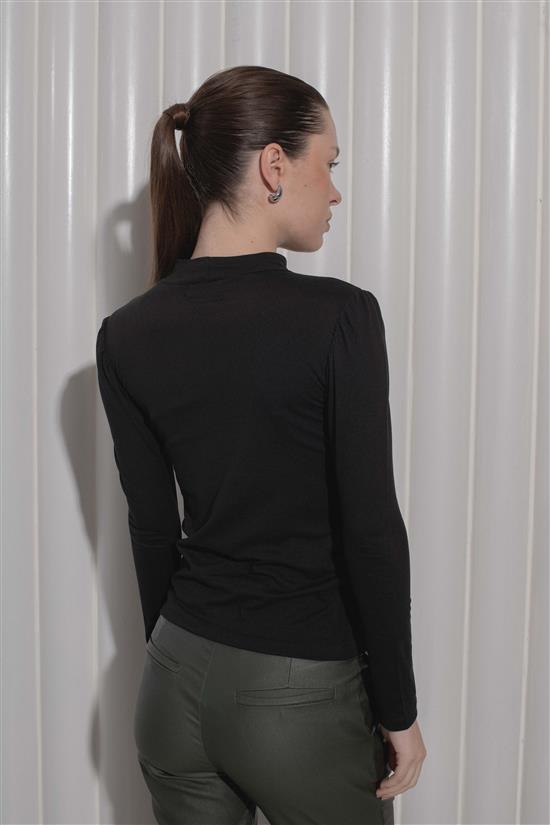 Remera Hall